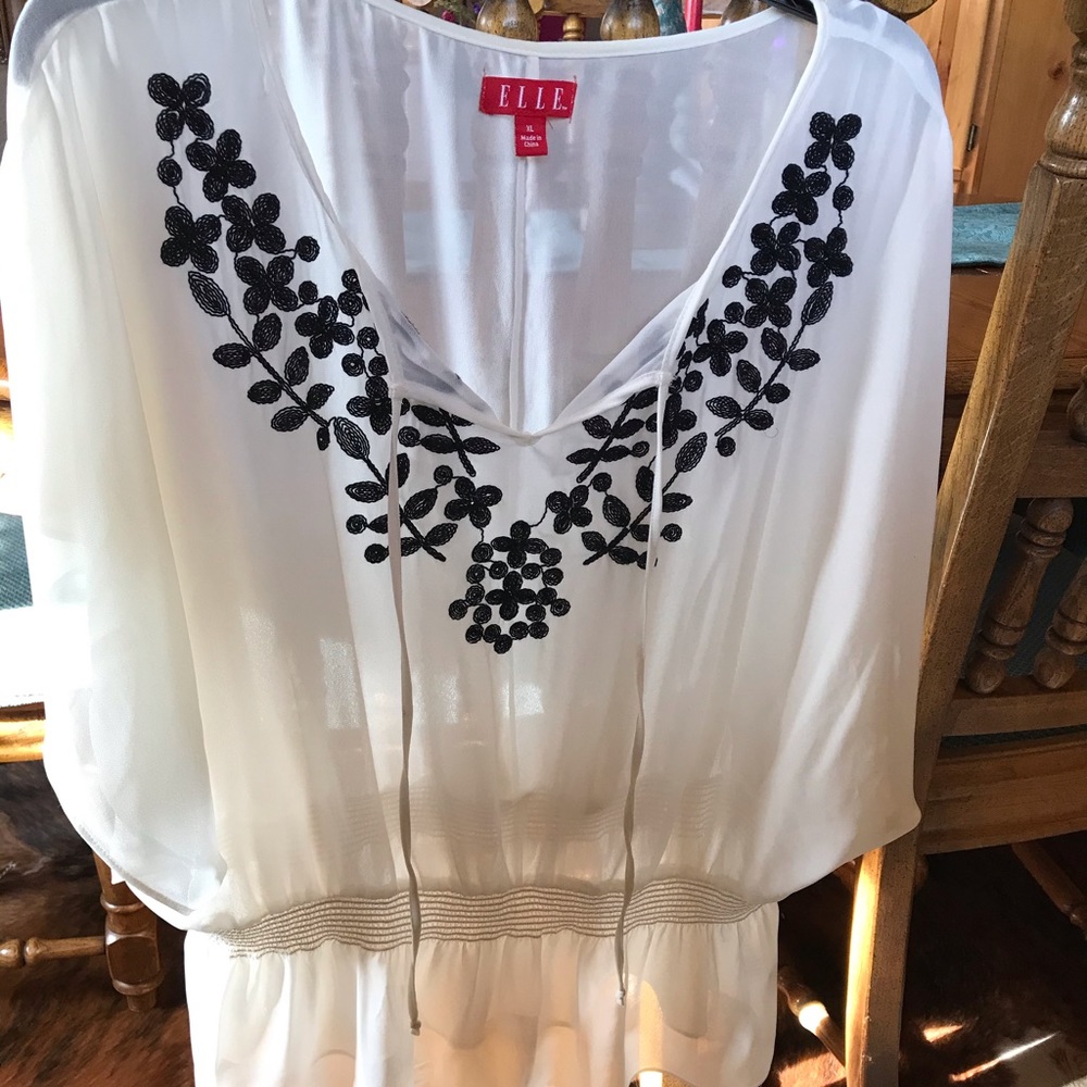Pretty and lightweight black and white blouse